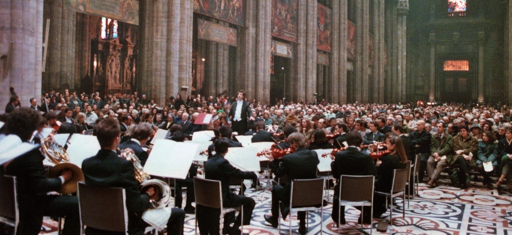 Maurizio Petrolo durante lesecuzione della Messa di gloria di G. Puccini nel Duomo di Milano