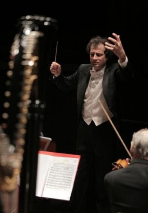 Durante un concerto con la Chamber Orchestra “Richard Strauss”